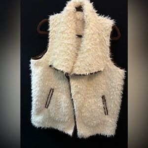 NWOT•Sherpa Faux Fur Cream Sleeveless Vest Suede Trim•Size L (12-14)•Open Front